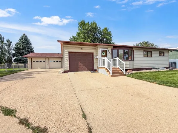 115 25th St NW, Minot, ND 58703