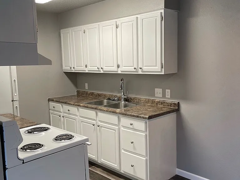 519 E North St — Photo 14