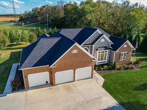 3rd image of 5 Forest Edge Dr