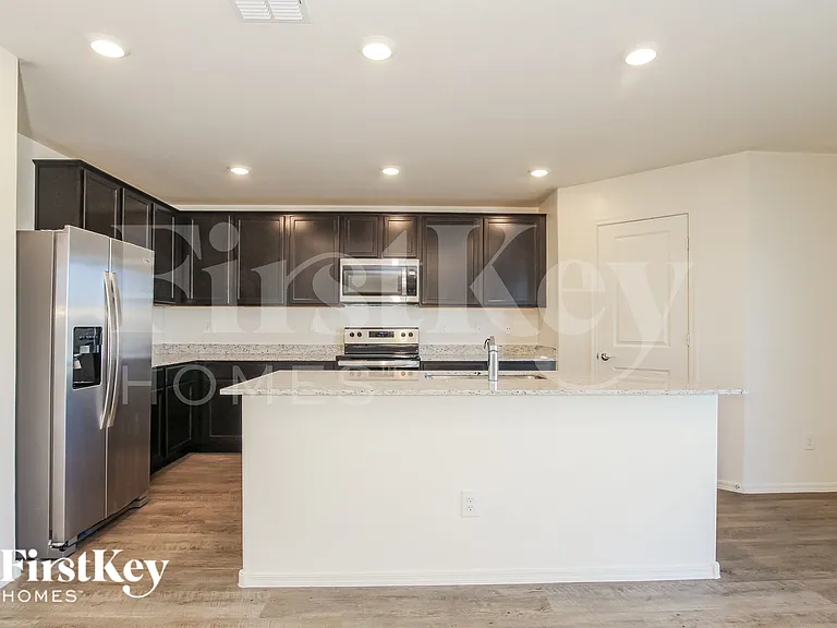 8434 S 258th Dr — Photo 4
