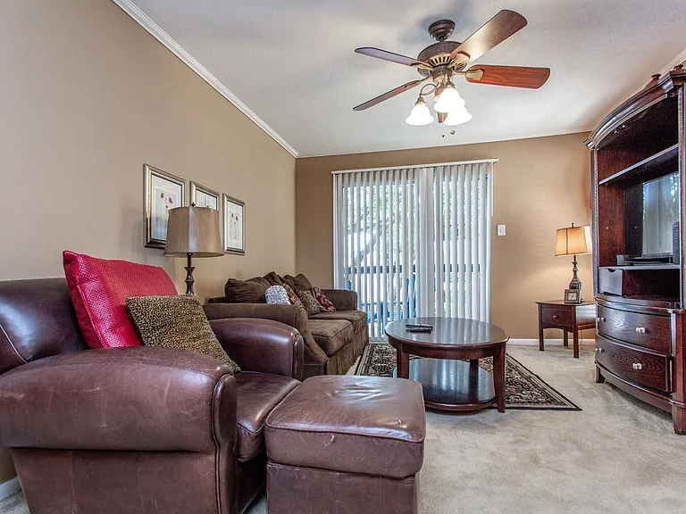 Riverwalk Apartment Homes — Photo 29