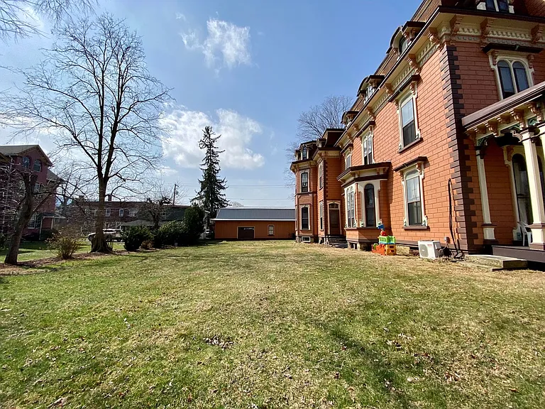118 W Water St — Photo 16
