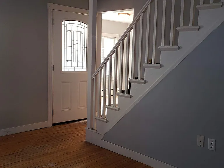 38 Strathmore Rd — Photo 5