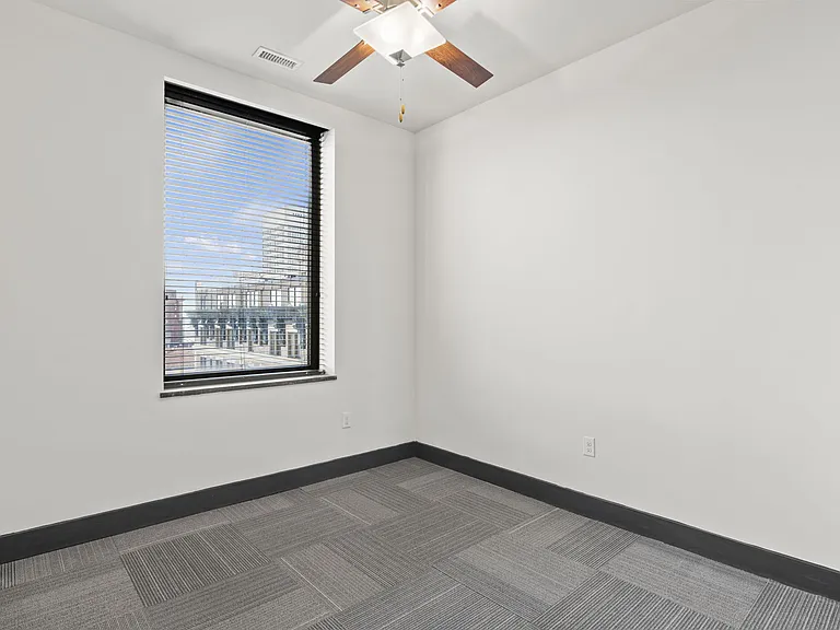 8th and Main - All Utilities Included — Photo 11