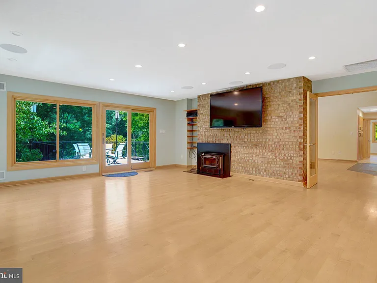 6030 Berwynd Rd — Photo 10