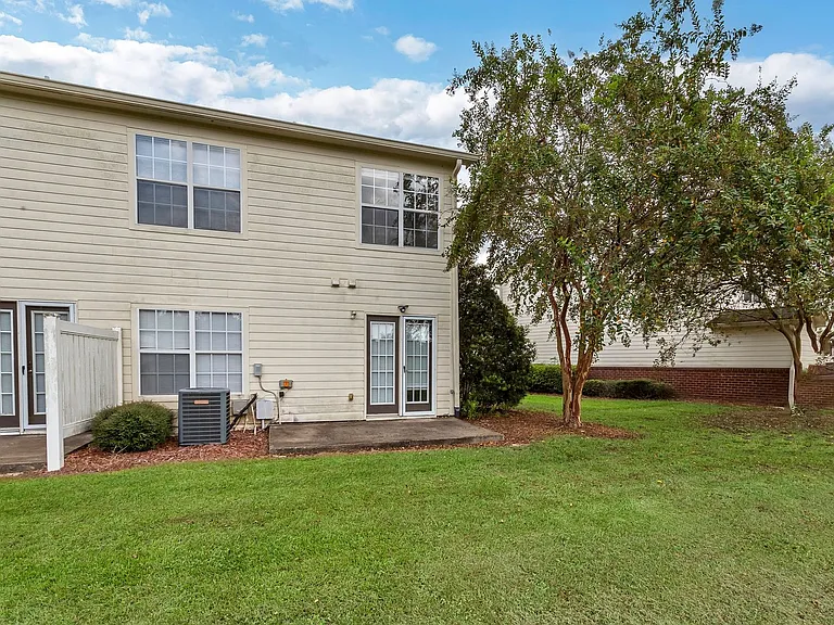 735 Majestic Dr — Photo 3