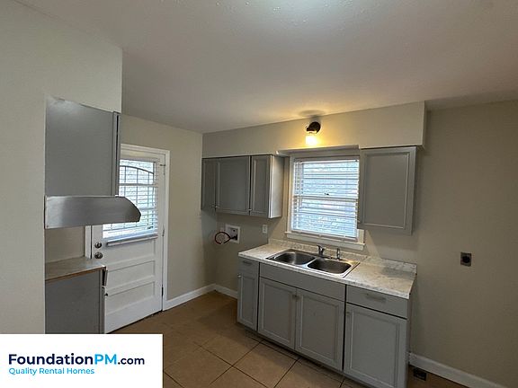 3rd image of 3553 Julia St