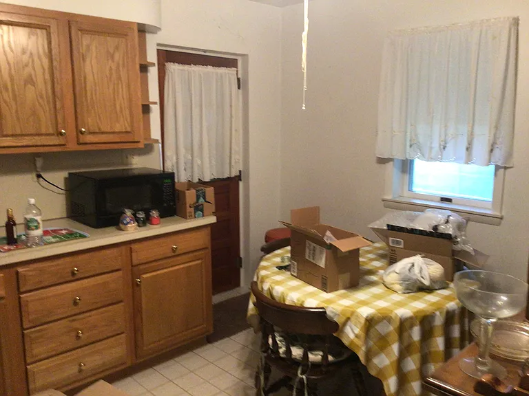 865 Grant St — Photo 4
