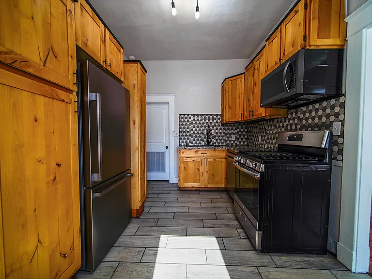 3533 NW 52nd St — Photo 18