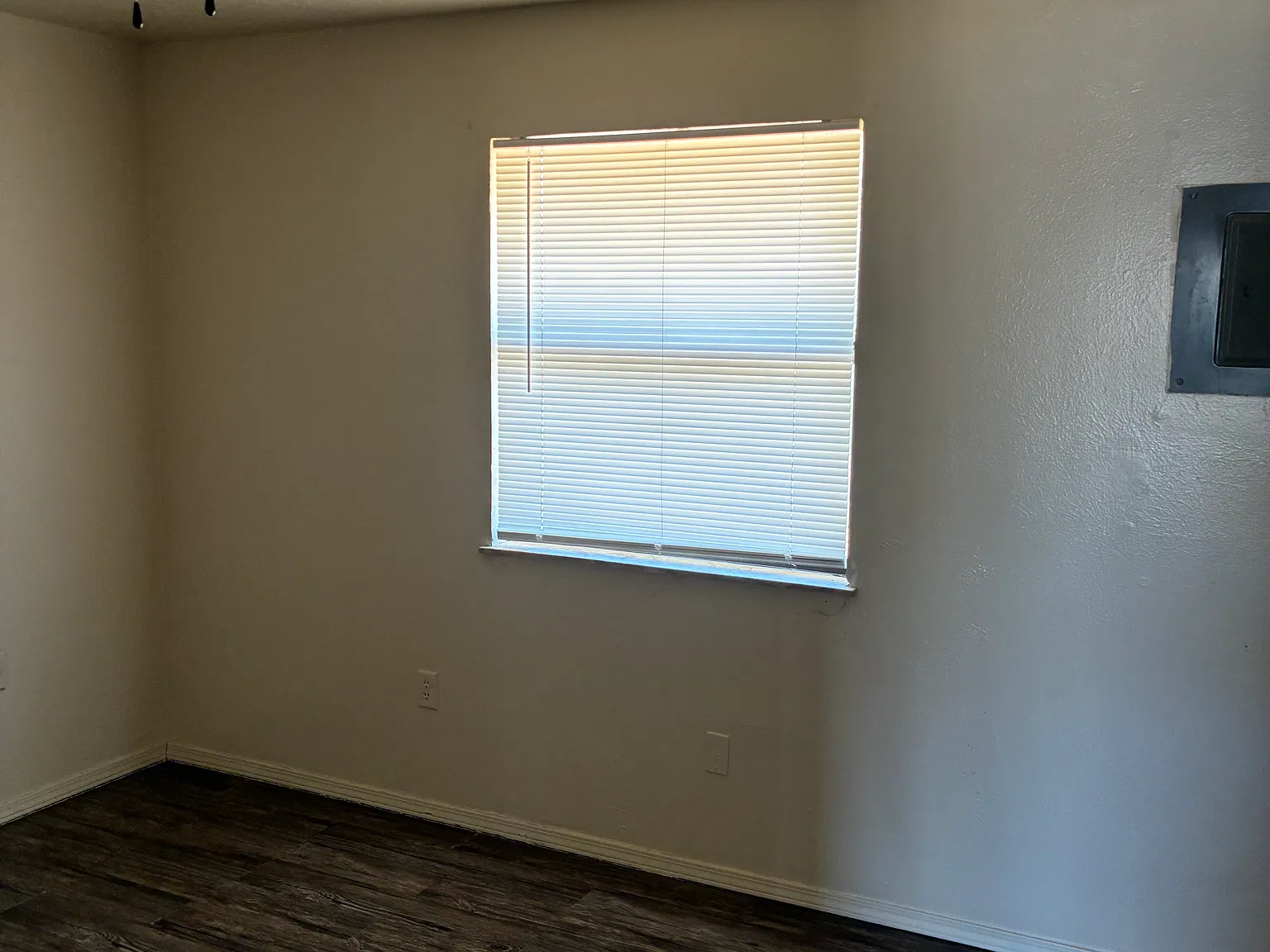 1401 SW E Ave — Photo 2