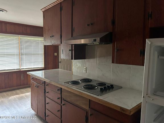 2nd image of 122 Crescent Dr