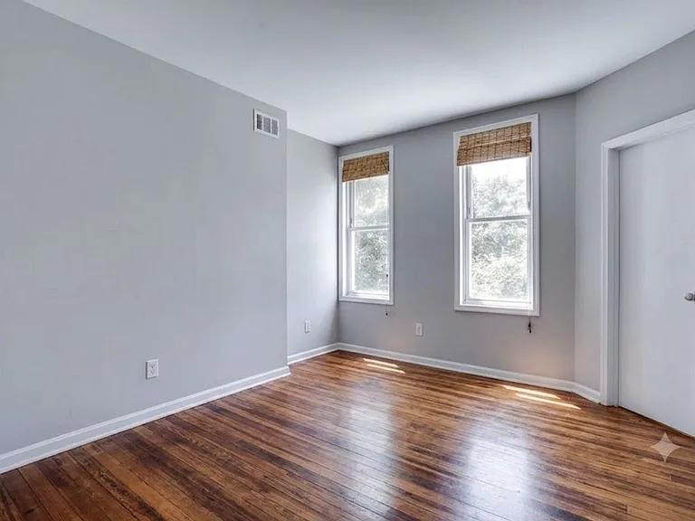 1200 D St NE — Photo 11