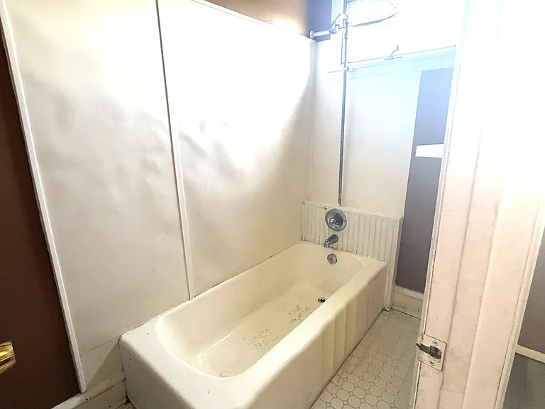 303 E Grove St #2 — Photo 5