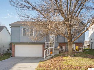 18015 Edna St, Omaha, NE 68136