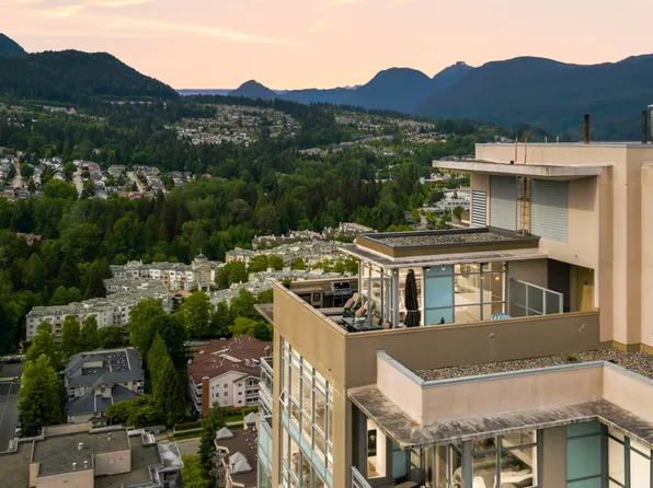 2968 Glen Dr #3401, Coquitlam, BC V3B 0C4