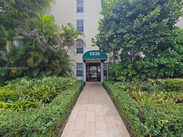 5838 SW 74th Ter APT 304, South Miami, FL 33143
