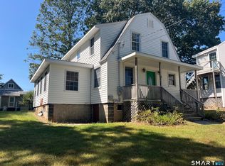 4 S Edgewood Rd, Niantic, CT 06357
