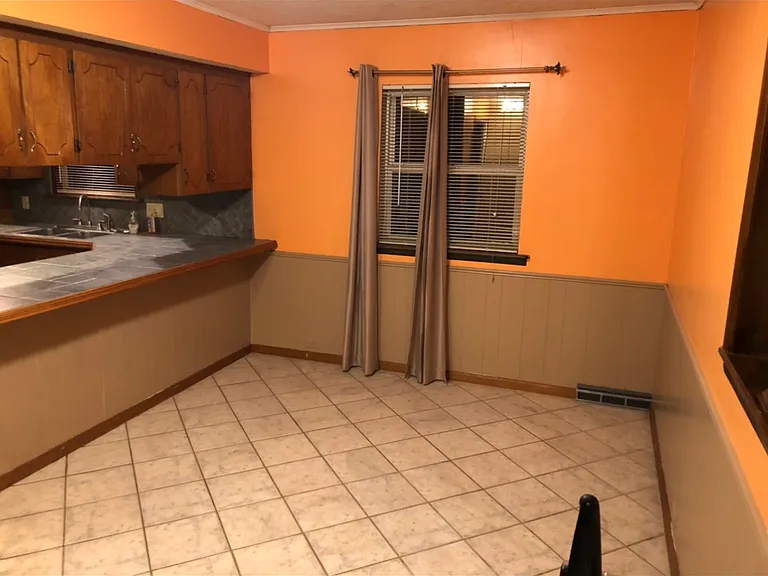 330 E Breckenridge Rd — Photo 5
