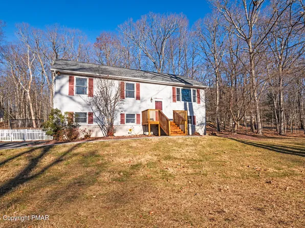 106 Center Dr, Stroudsburg, PA 18360