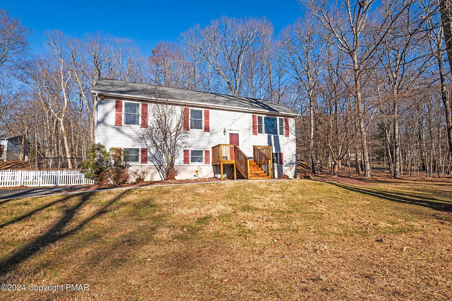 106 Center Dr photo 1