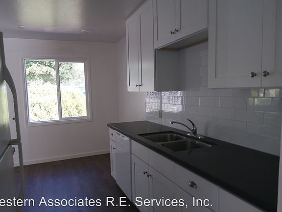 2nd image of 15A Blake Ln
