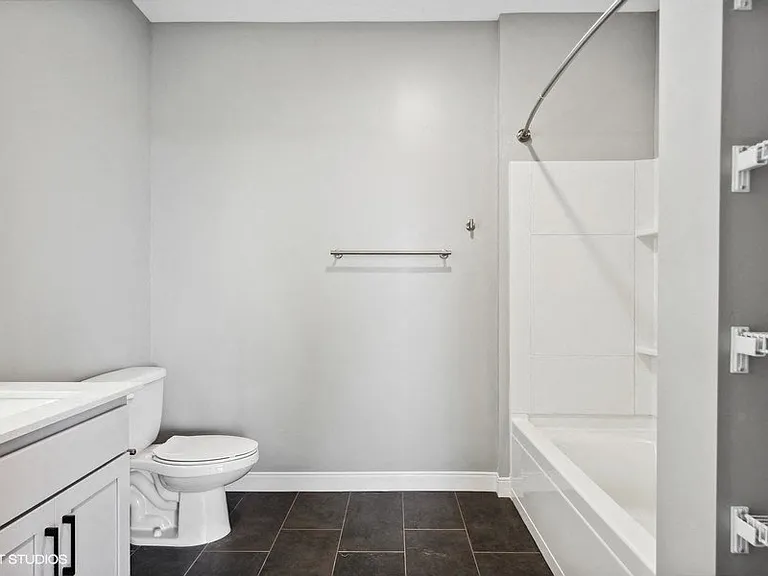 Lago Apartments — Photo 215