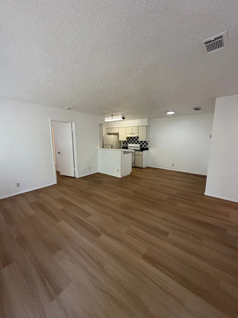 704 Osage Drive — Photo 2