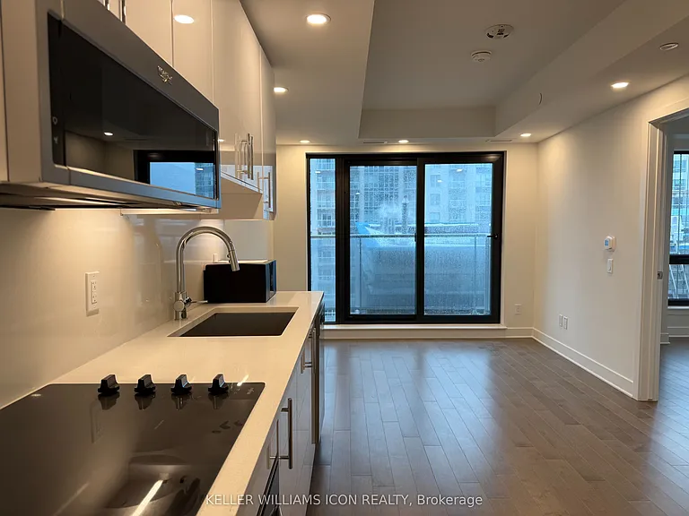 180 George St #2109 — Photo 6