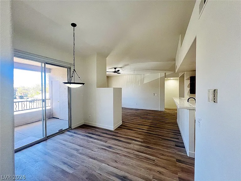 912 Duckhorn Ct #203 — Photo 10