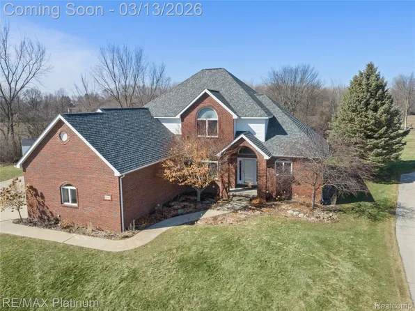 5252 Madison Ct, Swartz Creek, MI 48473