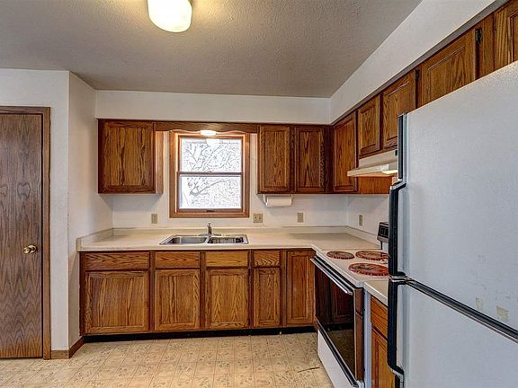 5th image of 438 Ventura Ln