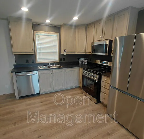 330 Kevin Dr — Photo 3
