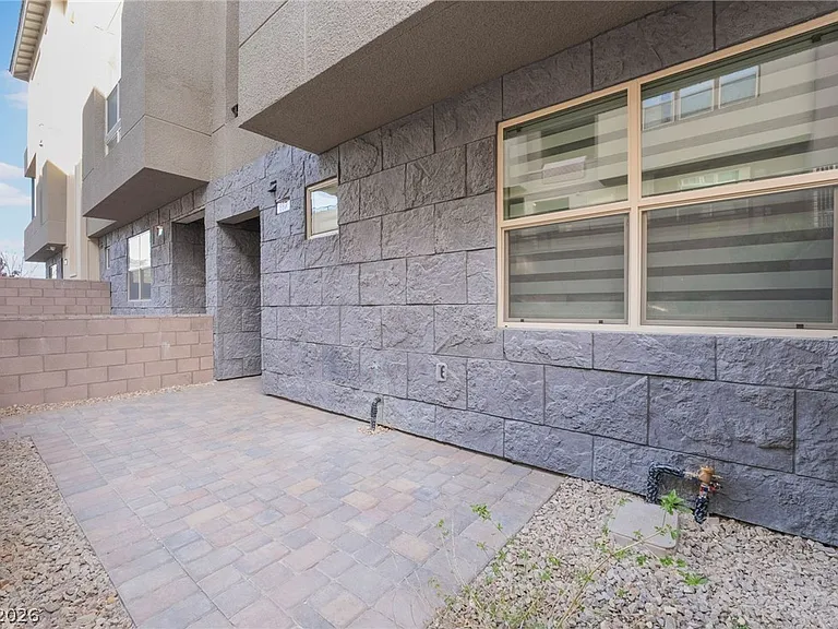 667 Grey Saker St — Photo 44