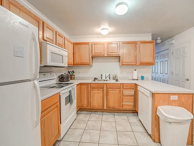 539 N University Ave #202 — Photo 4