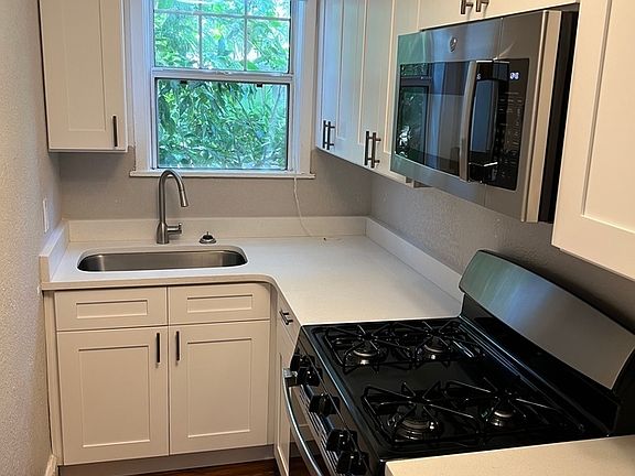 5th image of 456 13th Ave NE APT 2