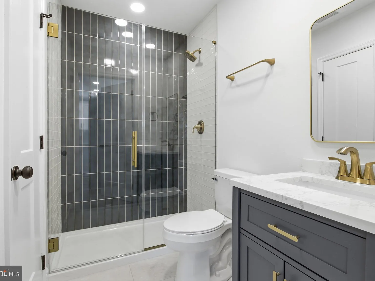 2 bed, 1050 sqft, $2,950 — Photo 3
