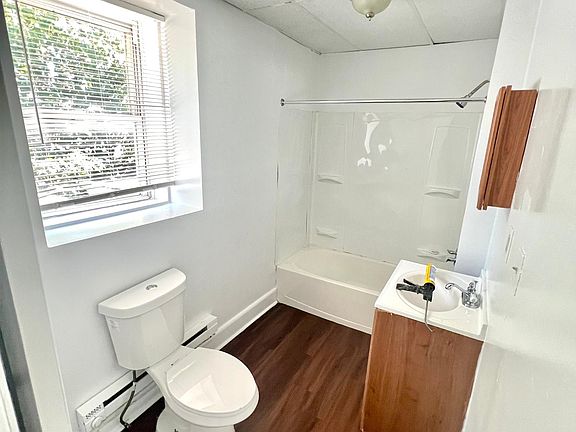 5th image of 2941 N 22nd St Floor 2
