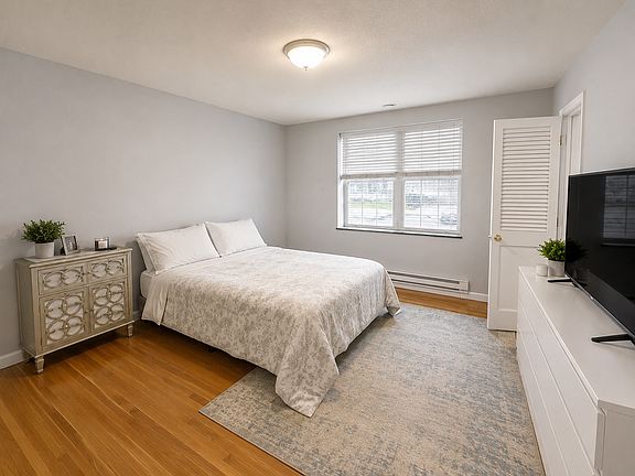 5th image of 530 Vfw Pkwy APT 201