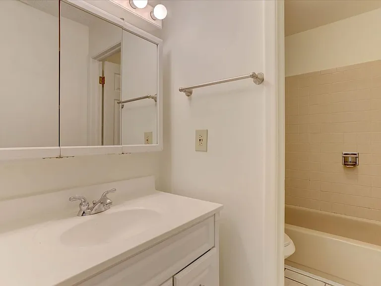2033 Gyros Cir #166 — Photo 12