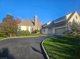 16 Seminole Ct, Newton, NJ 07860