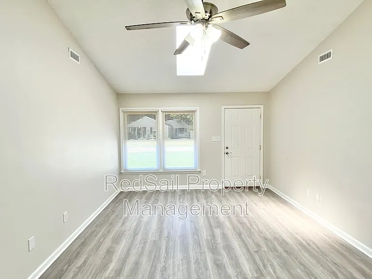 39 Whites Ln #B — Photo 4
