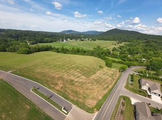 1004 Old Farm Ln, Sevierville, TN 37876