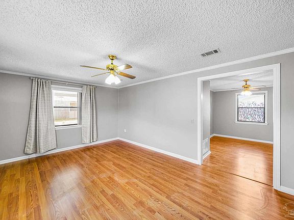 4th image of 1602 Larry Ave