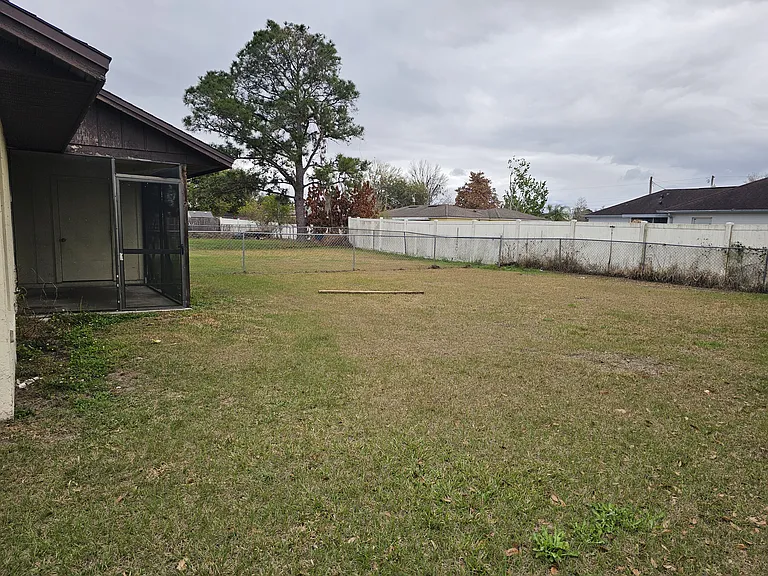 691 Royalty Ct — Photo 2