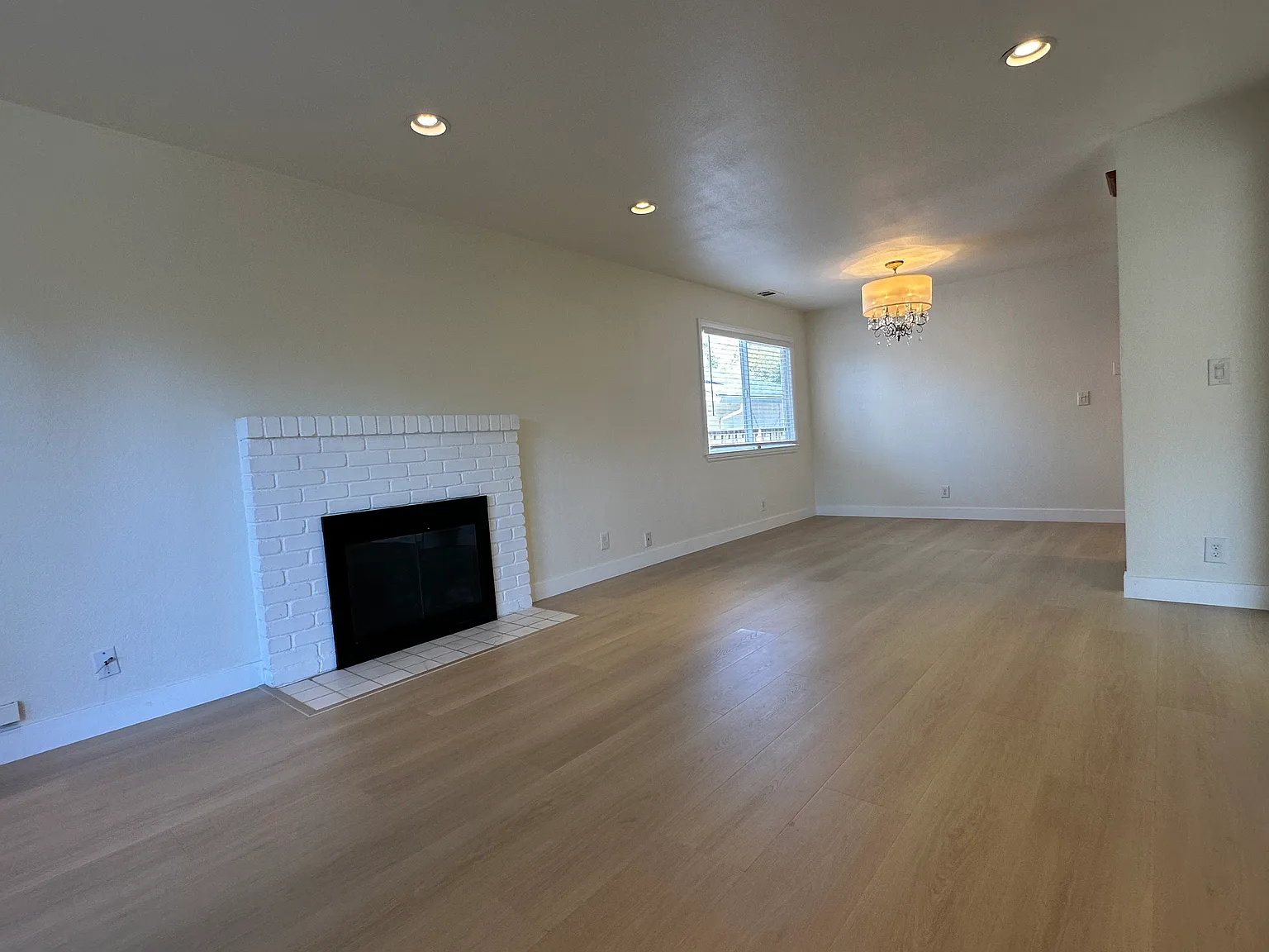 3 bed, 1376 sqft, $4,300 — Photo 4