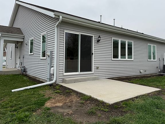 2nd image of 922 W Bergera Rd