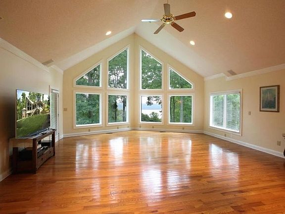 Living room 18' ceilings