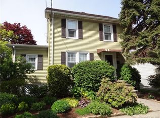 77 Bennett St, Bridgeport, CT 06605