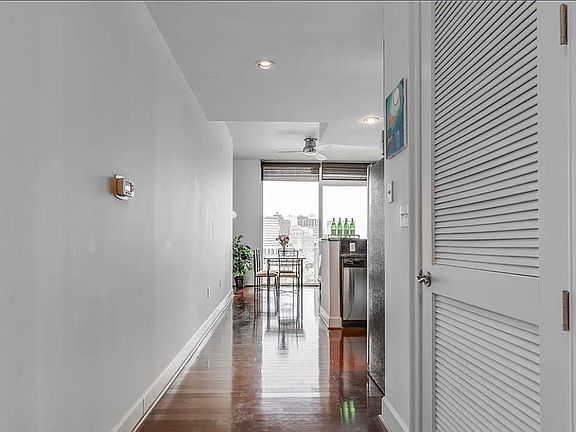 2nd image of 301 Virginia St #W1912