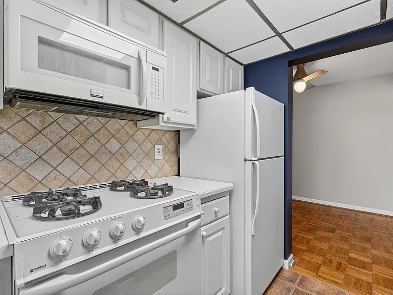 3825 Davis Pl NW #101 — Photo 9